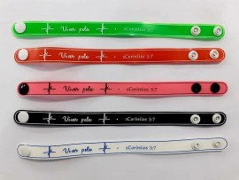 Pulseira borracha colorida F modelo cruz,com 12 ps