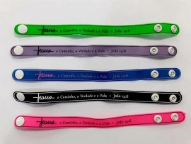 Pulseira borracha colorida JESUS modelo cruz,com 12 ps