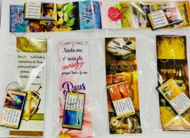 Kit chaveiro bblia plstico com marca pagina, cada