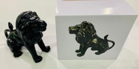 Leo sentado porcelana preta, cada